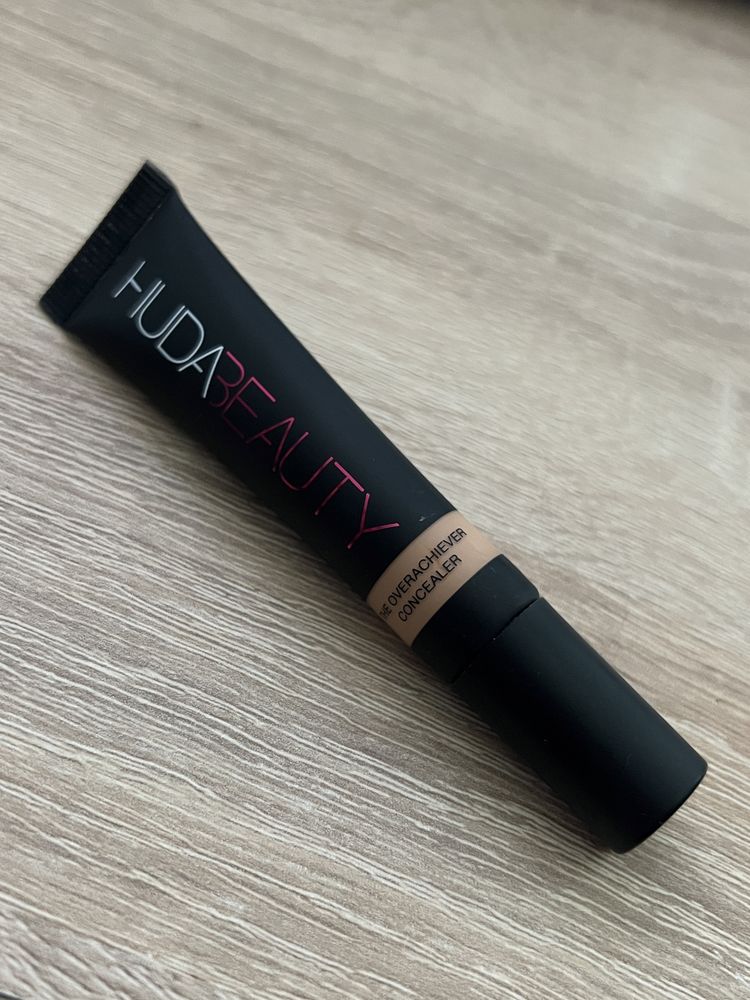 Козметика на Huda Beauty, Carrolina Herrera, Milkshake, Morrocan Oil..