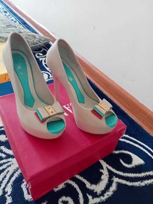 Продам туфли классные