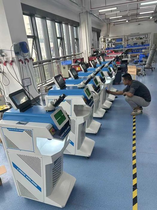 Лазерный сварочный аппарат 200W для ювелирных изделий (YAG Laser)