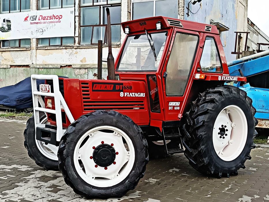 Diferite Utilaje Plug Reversibil cu 2 furtune hidraulice 3 cormane