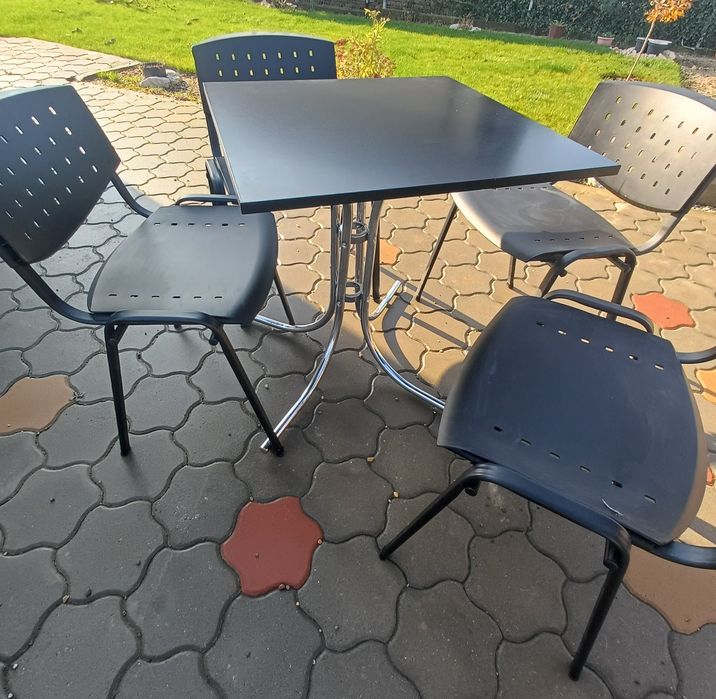 set masa cu 4 scaune