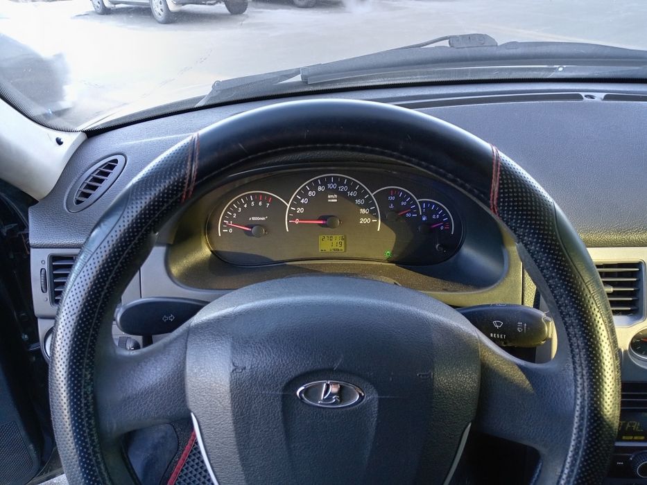 Продам приора люкс