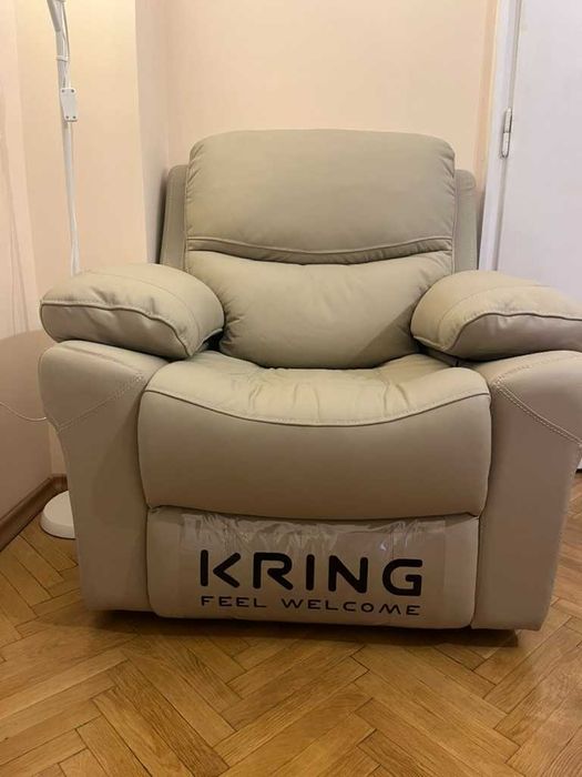 Продавам бежов реклайнер фотьойл Kring Royal