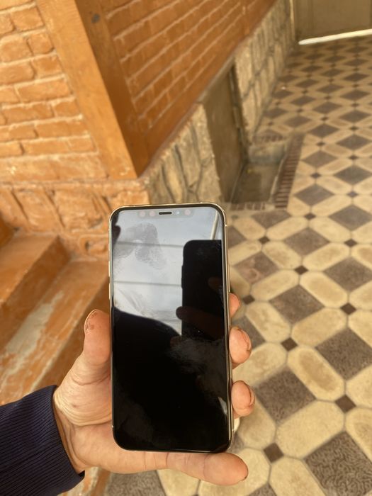 Telefon iphone 11 pro sotiladi