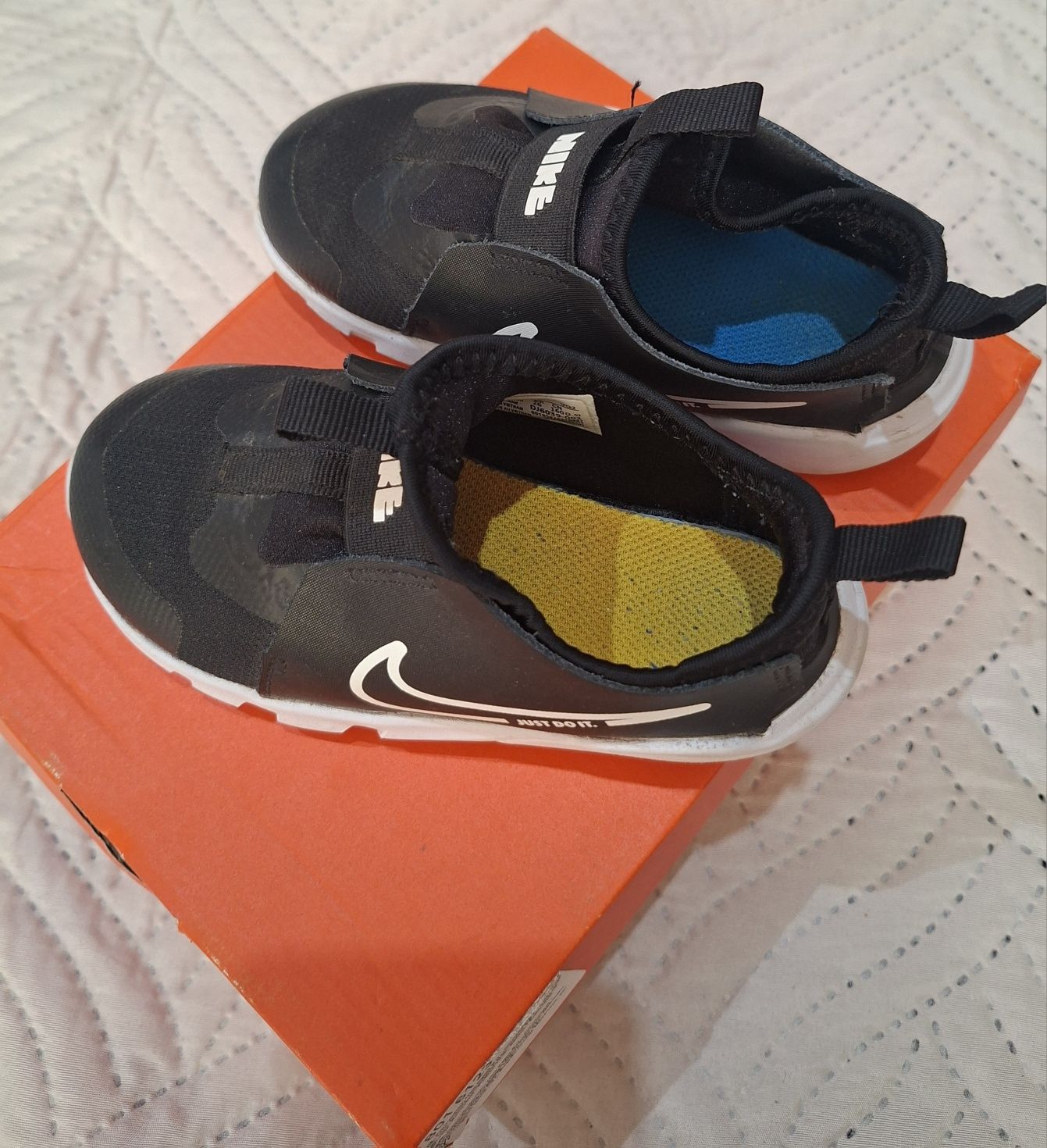 Оригинални маратонки Nike номер 27