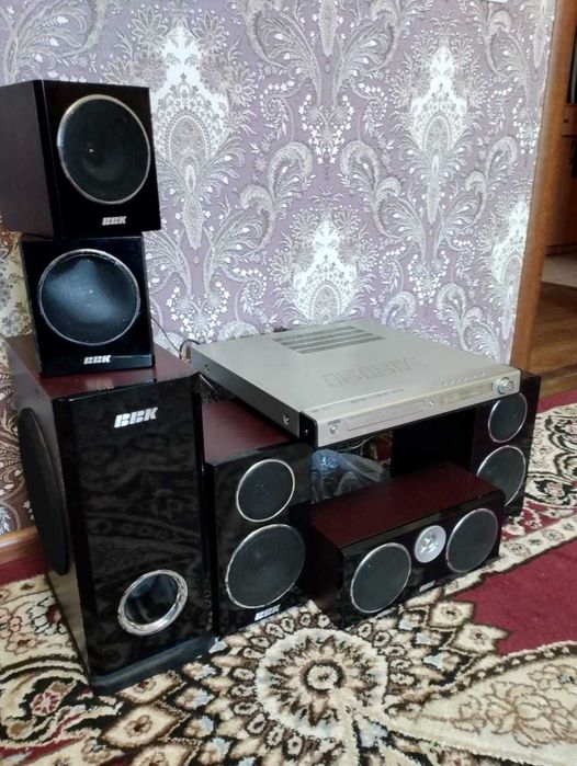 Колонки и проигрыватель в отличном состоянии