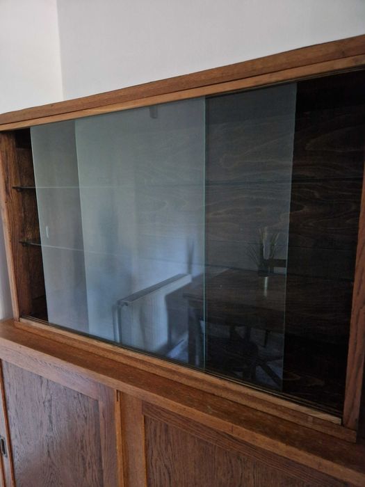 Vand bufet lemn vintage cu vitrina si usi glisante