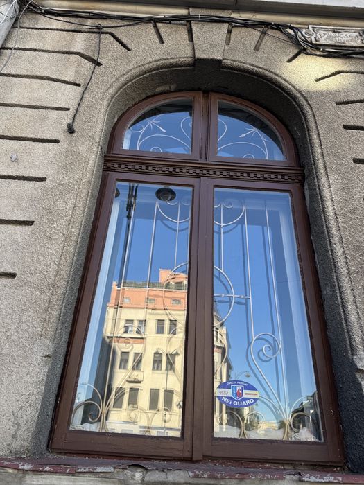 Ferestre rustice duble din lemn cu arcada