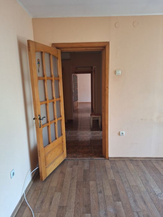 Ap 3 camere , zona Garii, pret neg