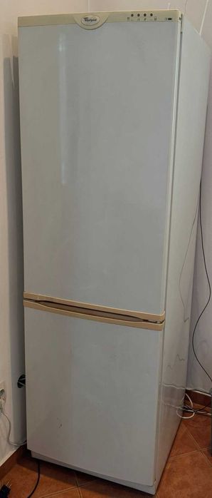 Frigider Whirlpool