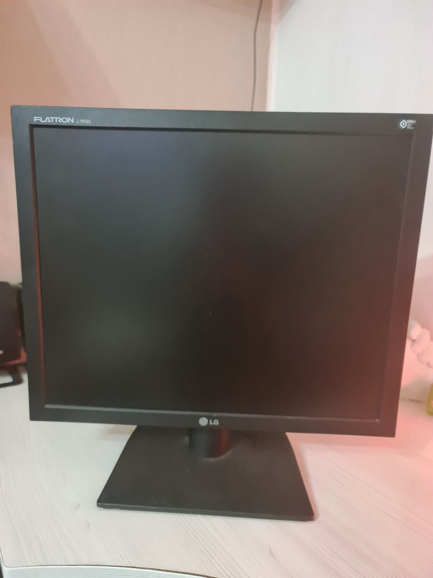 Продаю монитор LG