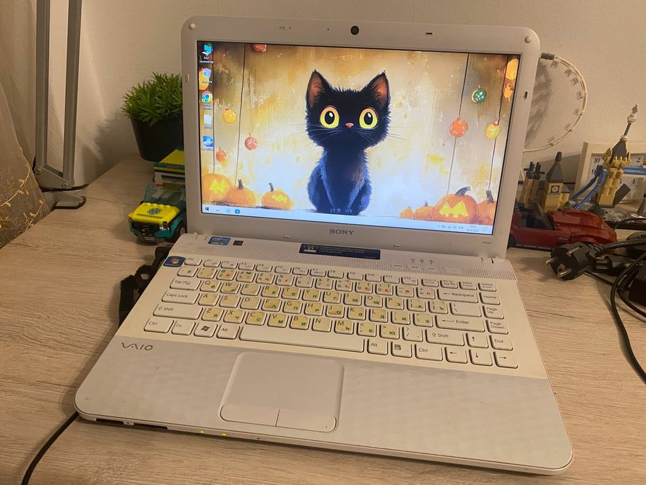 Sony Vaio intel core i3/SSD/OZU 8GB/Windows 10,Word,Excel,PowerPoint