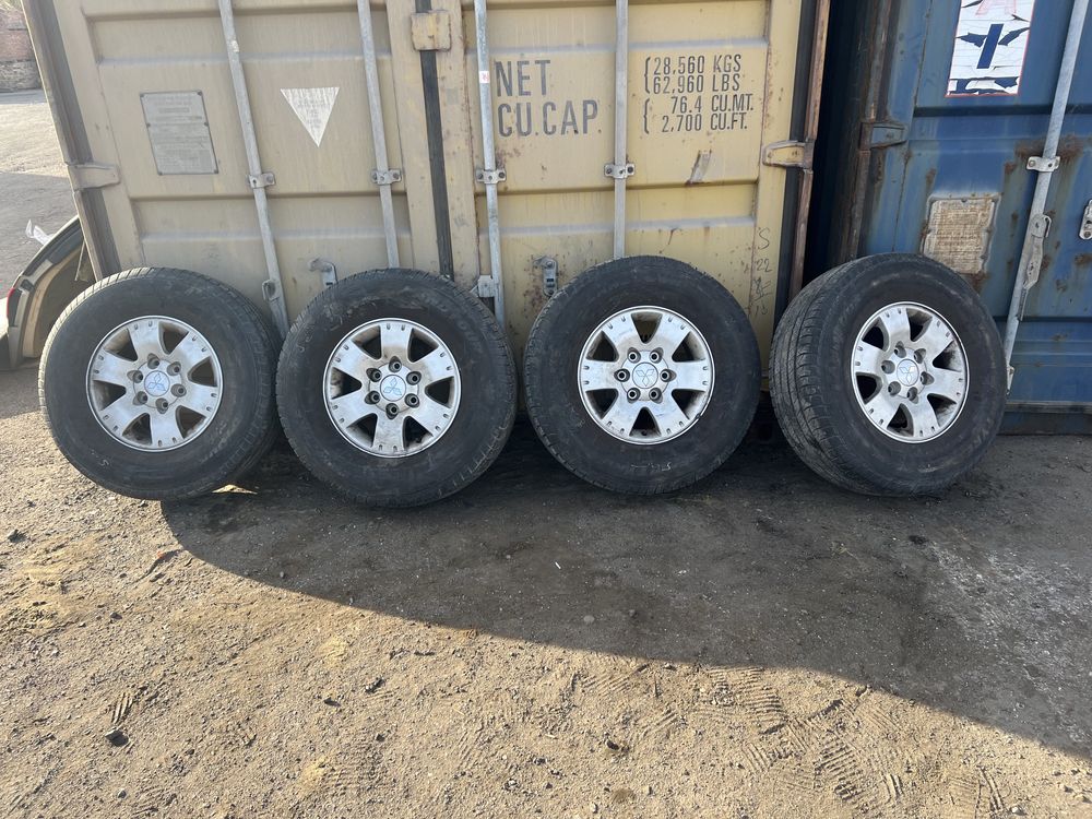 Диски R16 c резиной на митсубиси паджеро 265/70R16