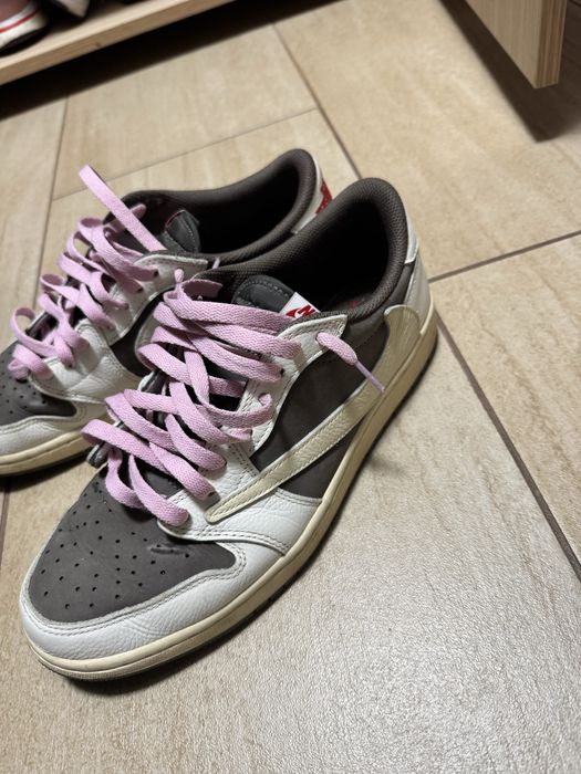 Jordan 1 Travis Scott