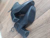 Vând botine piele naturală