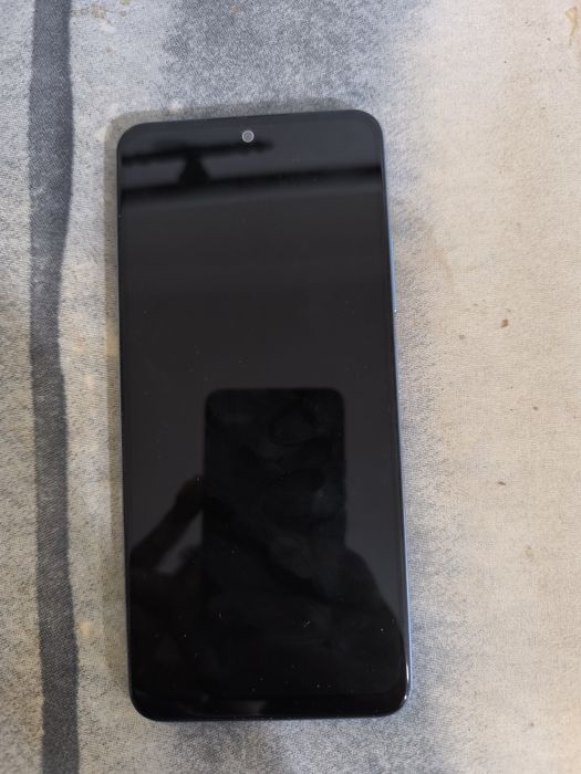 Продавам Redmi Note 12