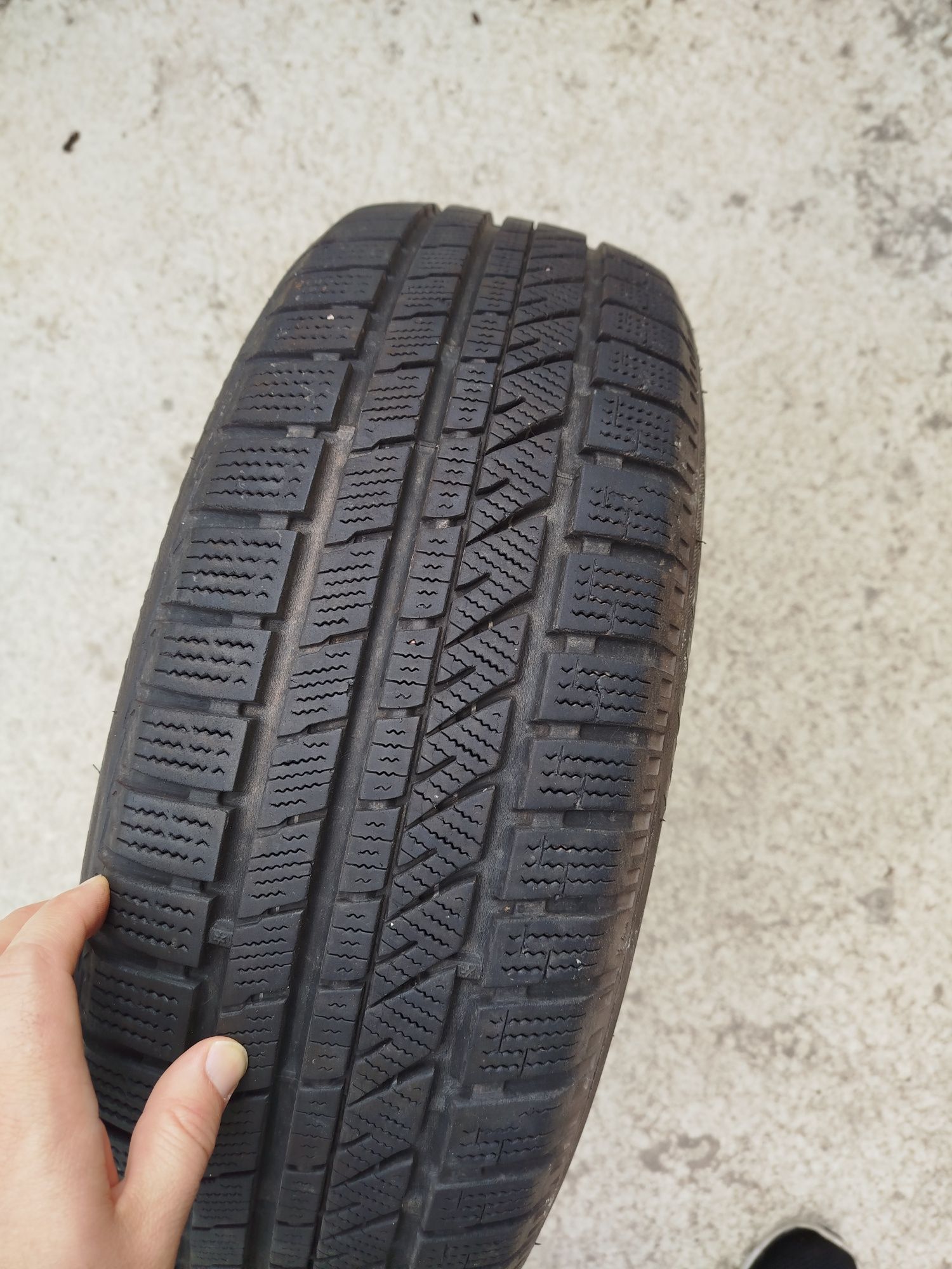 Продавам 4бр зимни гуми Bridgestone 185/60/15