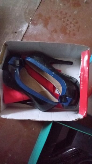 Туфли черный трактор, и синий шпилька