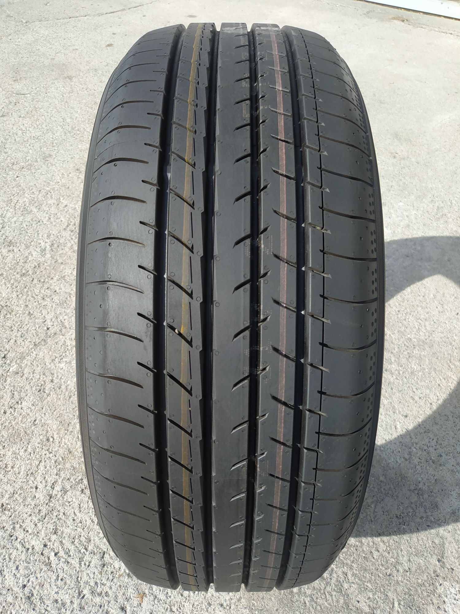 Yokohama 215/55R17 AE51