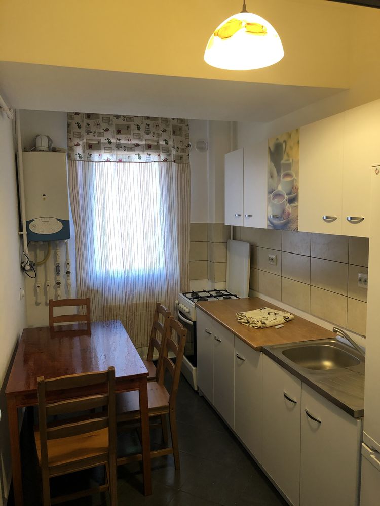 Inchiriez apartament 2 camere Bd Moinesti