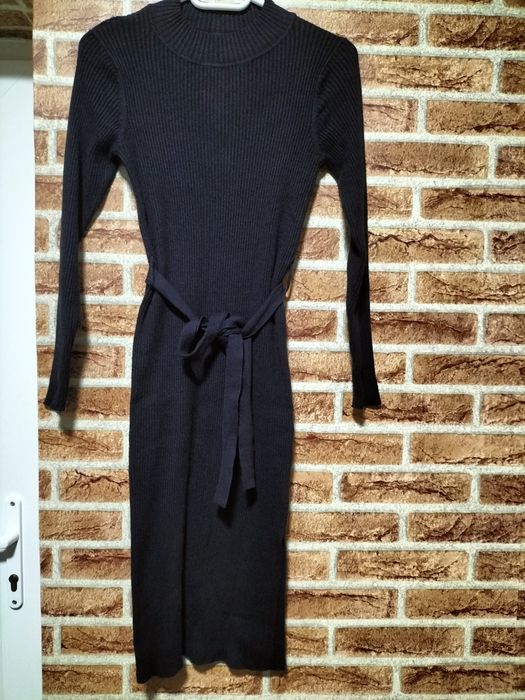 Rochii de ocazie măsura m și L. Și bluze xl.