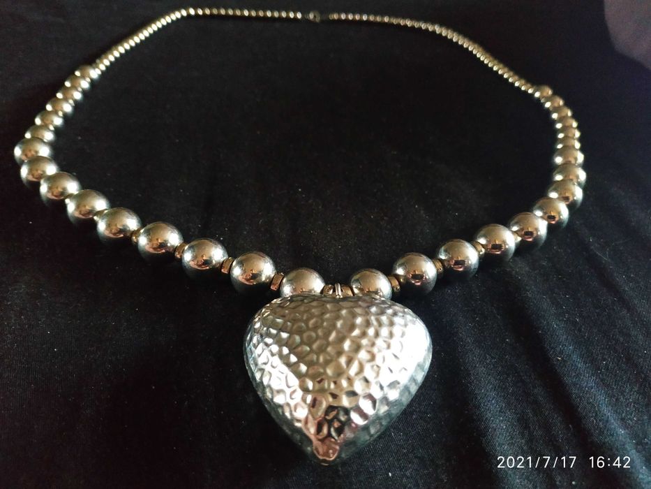 Колие сърце сребрист ефект