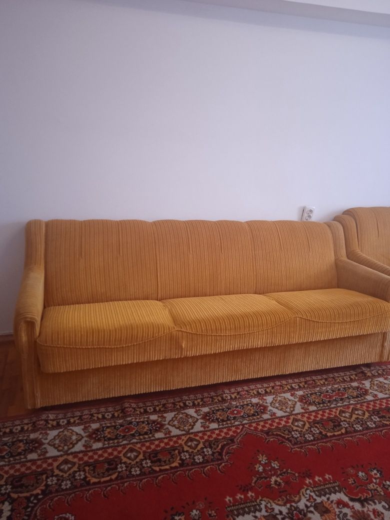 Продам диван и два кресла бу советские
