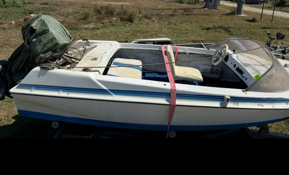 Vand barca cu motor si peridoc