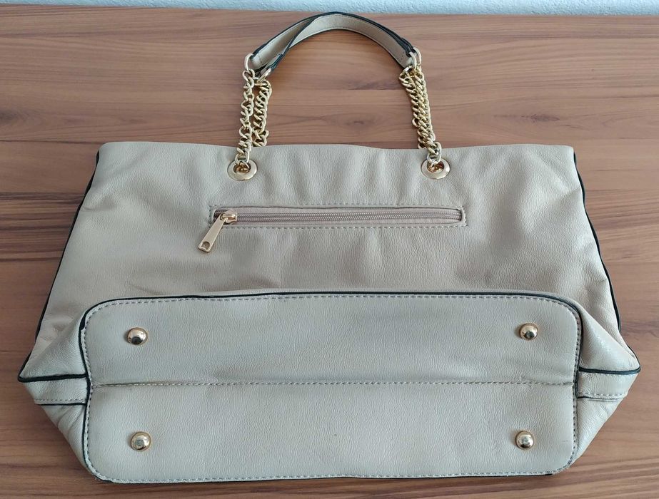 Дамска чанта в бежов цвят