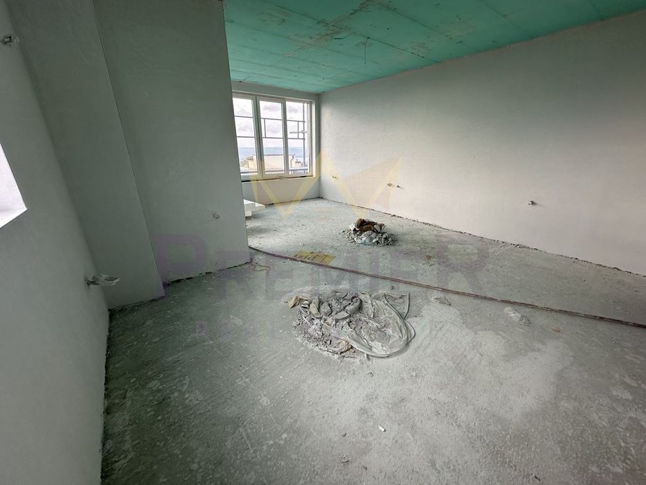 Продава се Тристаен апартамент в Варна, Изгрев - 98 кв.м за 1358 €/кв.м - Снимка #1