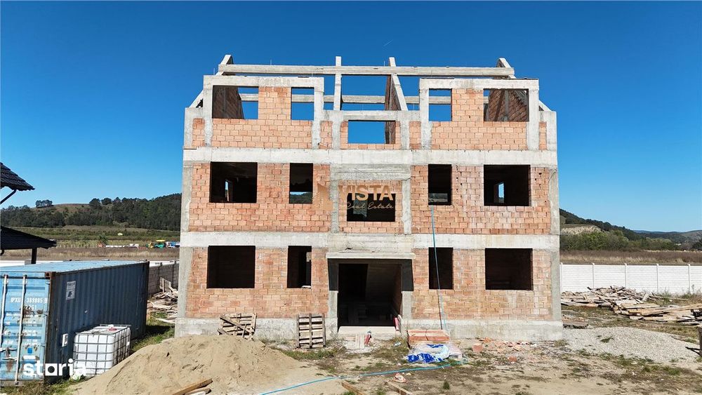 Teren cu bloc rezidential de vanzare,  P+1+M, 6 apartamente, investiti