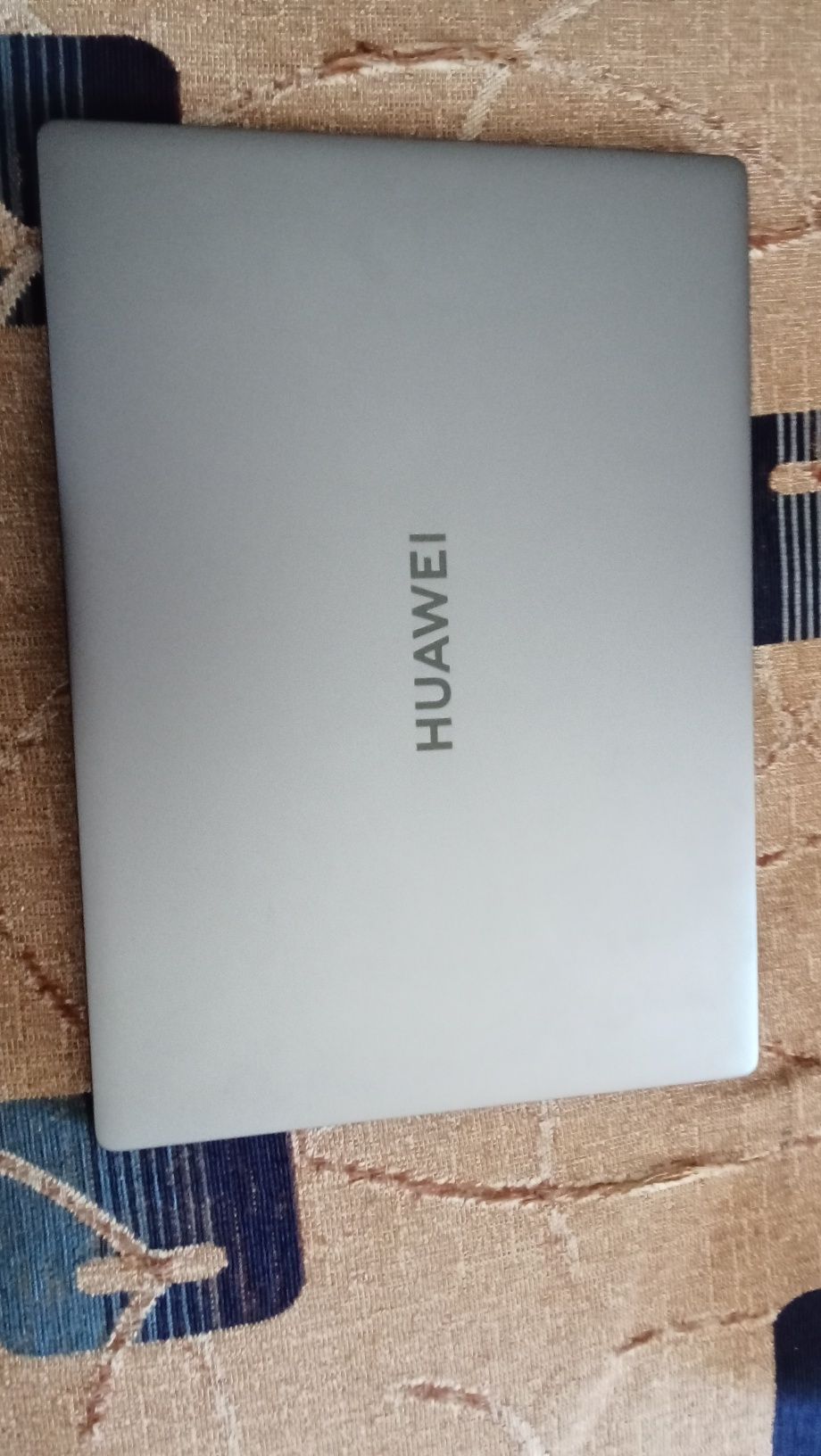 Наудбук HUAWEI новыи