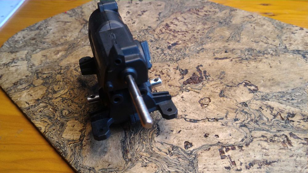 automodel cutie 2 viteze, punte fata, punte spate, scara 1/10 de la