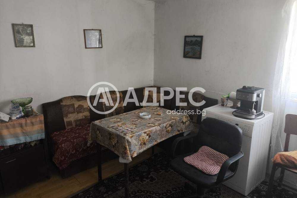 Двуетажна къща на плоча в района на математическата гимназия!
