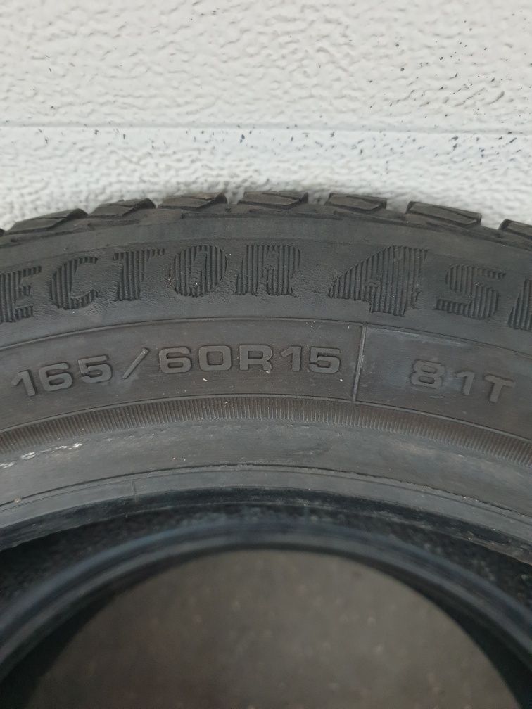 Всесезони гуми 2 броя GOODYEAR Vector4seasons 165 60 R15 дот 3621