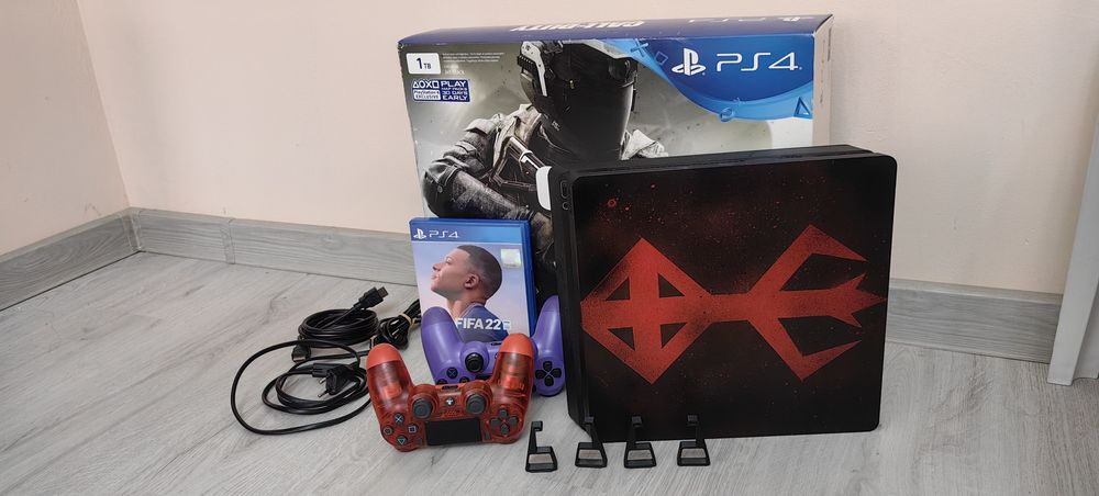 Продавам PS4 Slim (Playstation 4 Slim) - 1ТВ + подаръци