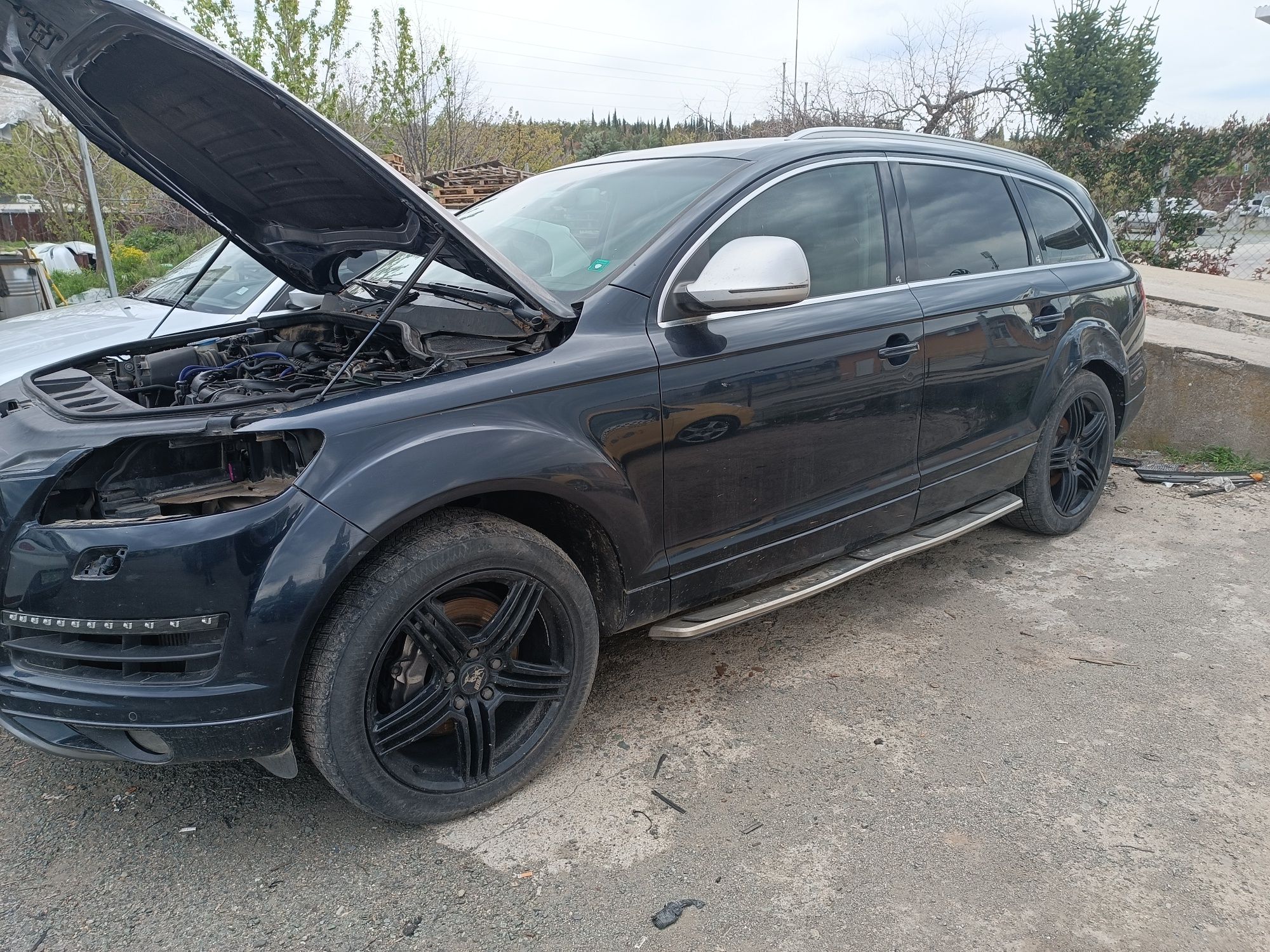 Q7 само на части