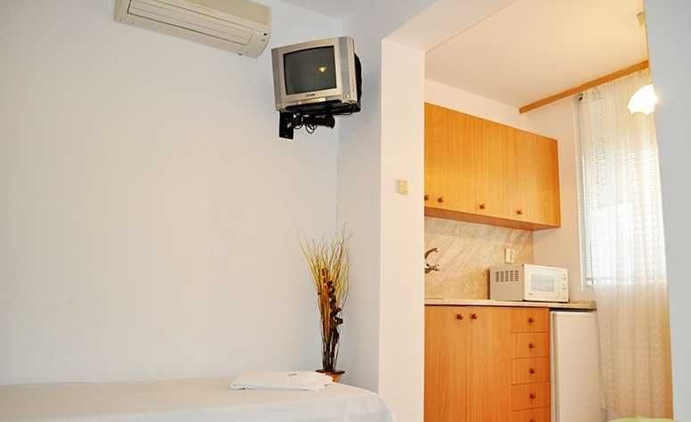 Дава се под наем Едностаен апартамент в Бургас, Крайморие - 40 кв.м за 180 € - Снимка #2