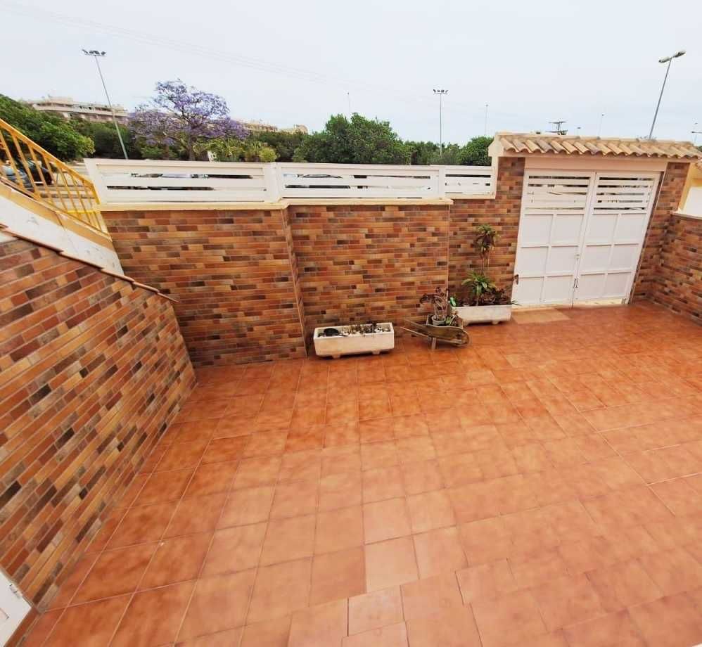 Бунгало Дом с частным гаражом и общим бассейном в Торревьехе Испания