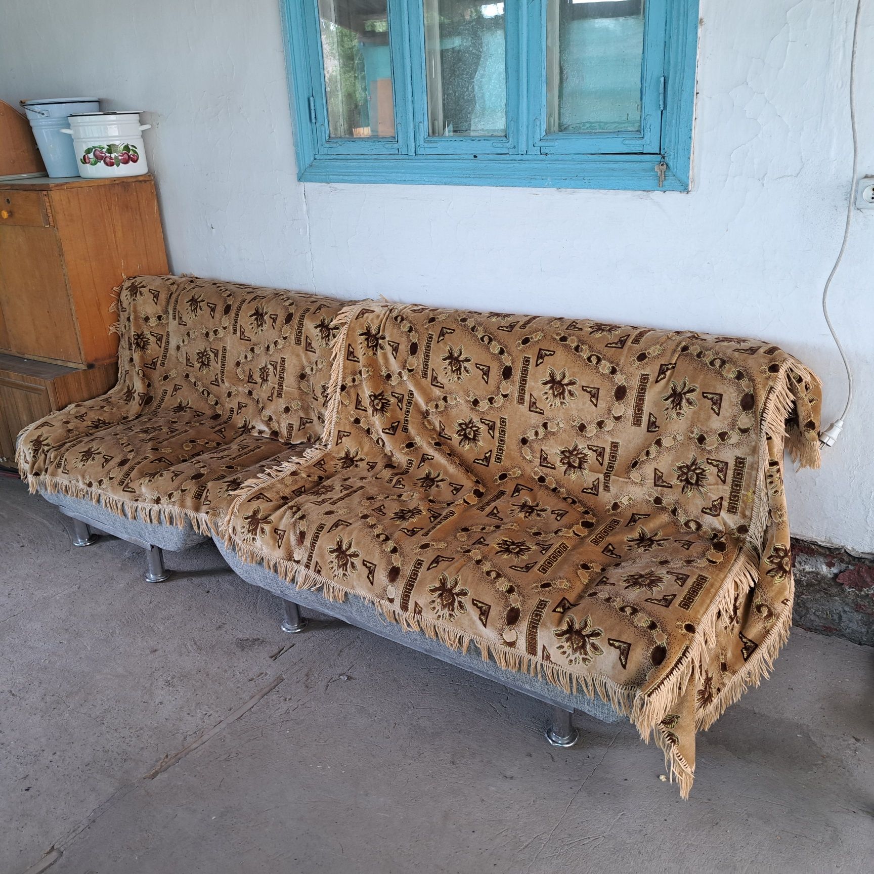 Продам диваны , шкафы