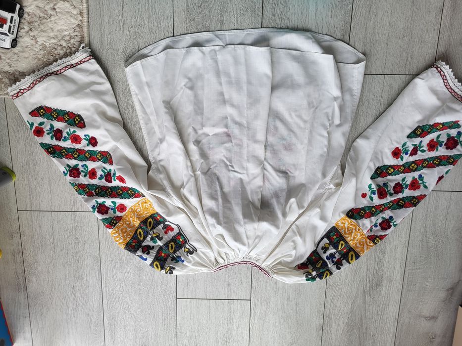 Ie veche traditionala autentica