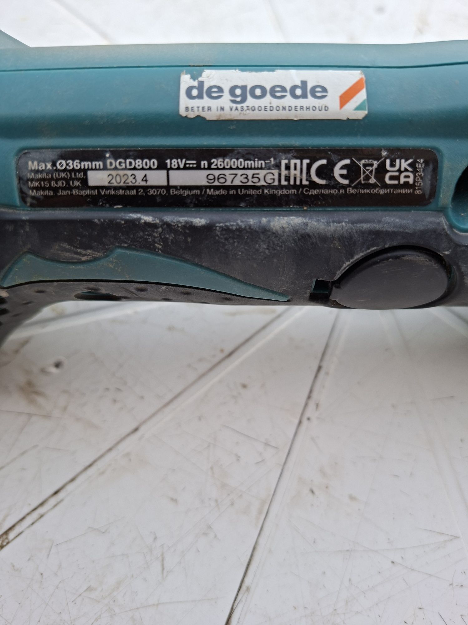 Makita DGD800- Прав шлайф