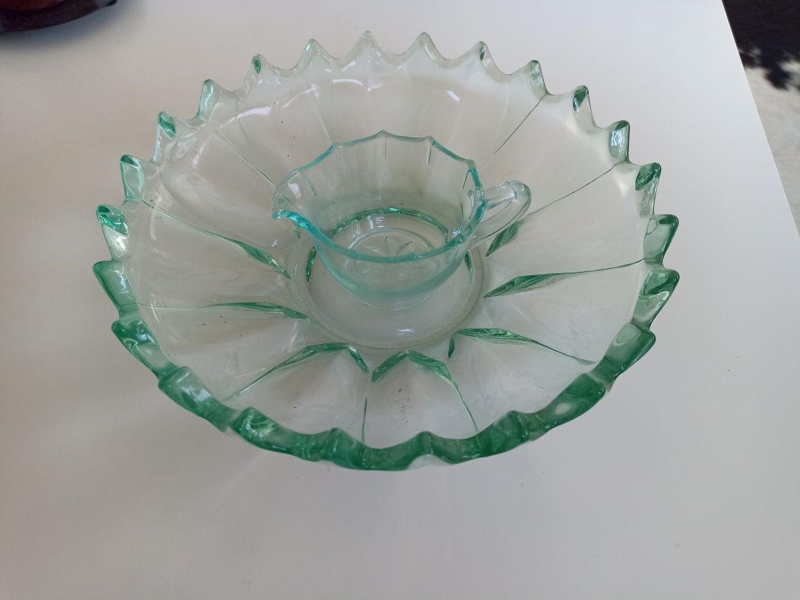 Стъклени съдове - купа и малка сосиера в светлозелен цвят