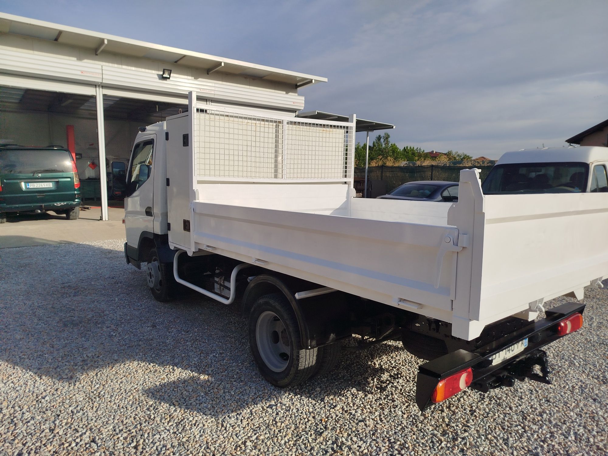 Mitsubishi Canter - самосвал