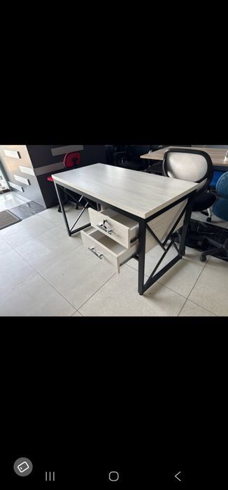 Лофт стол тортмалик, бақувват қилиб ишланган, ажойиб дизайн уйғунлиги