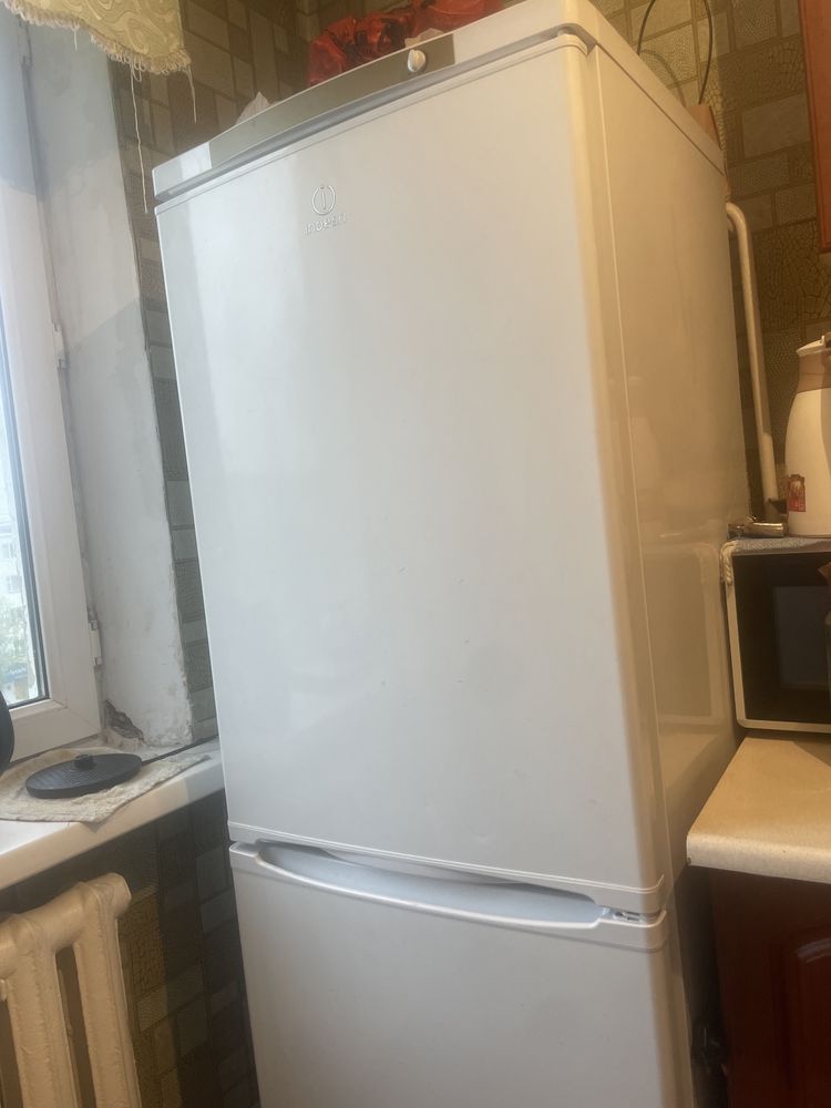 Indesit холодильник продом на запчасть