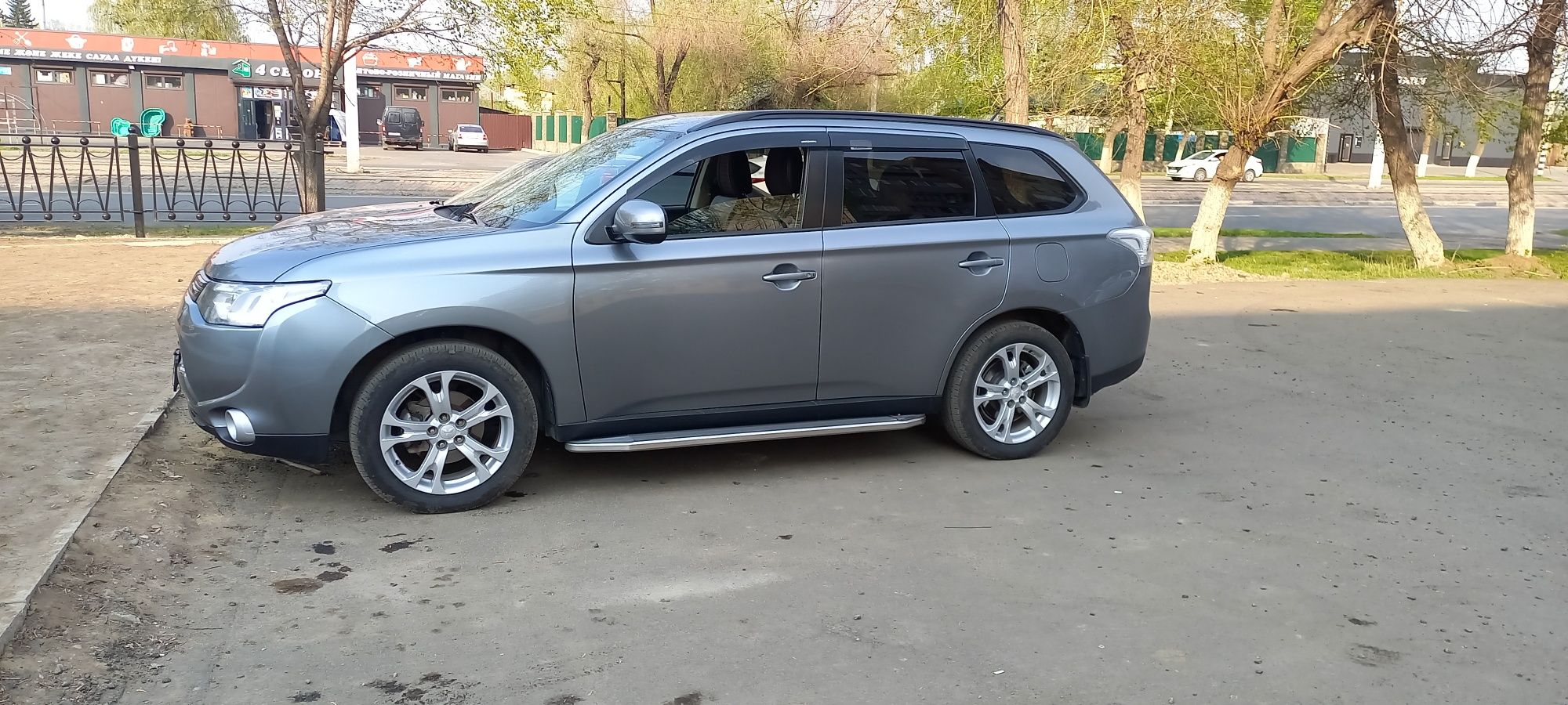 Митсубиси аутлендер