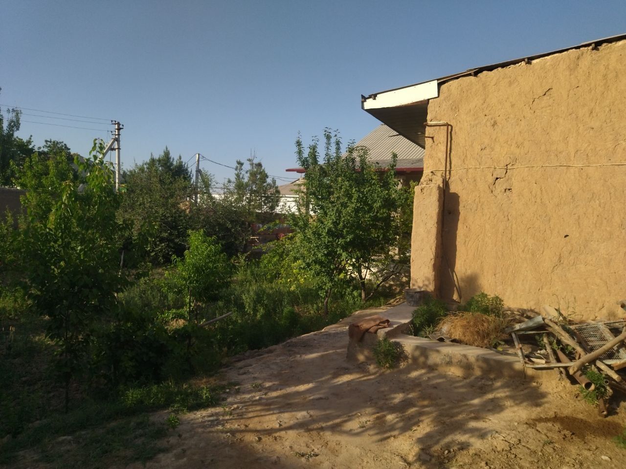 Uy sotiladi holati yaxshi arentir sentir yonida