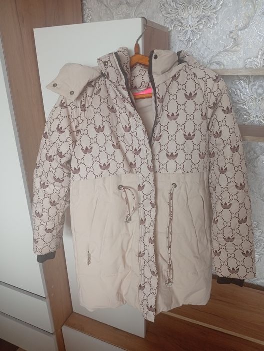 Продам пуховик на девочку практически новый