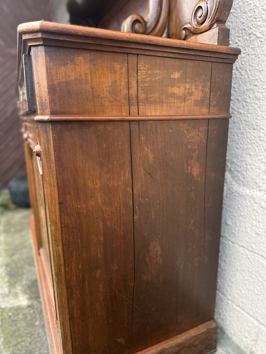 Антикварен бюфет/сервант от орех.